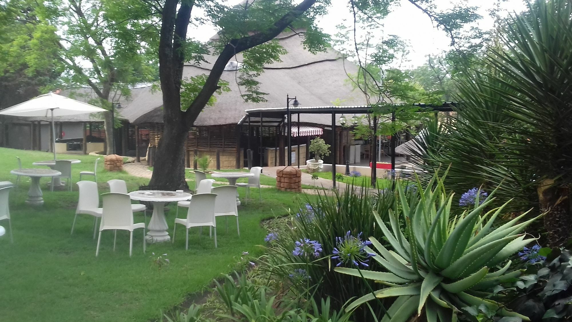 Beverly Hills Lodge Fourways Exterior foto